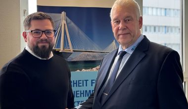 Generationenwechsel Mark Schmalz (l.) übernimmt die Abteilungsleitung Aus- und Weiterbildung von Harald Herzigkeit (r.).